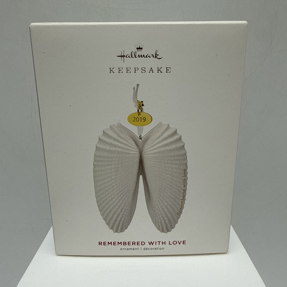 Hallmark 2019 REMEMBERED WITH LOVE Keepsake Ornament Christmas